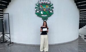 “Toda advogada”: Estudante celebra conquista de bolsa integral para curso de Direito
