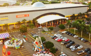 Barros sanciona lei que dobra tempo gratuito em estacionamentos de centros comerciais da cidade